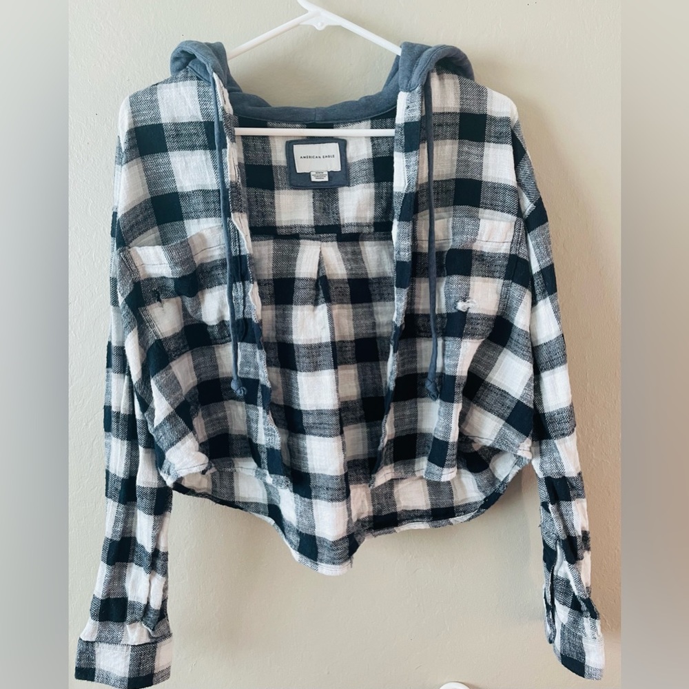 American Eagle hooded cropped plaid flannel shirt, size medium
